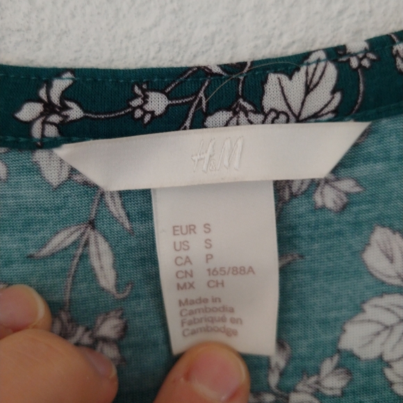 Green Floral 3/4 Length Sleeve Shirt - Picture 2 of 3